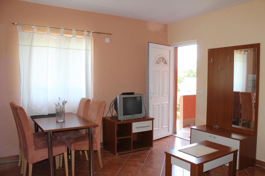 Apartments Isabela Baska  Ruang foto